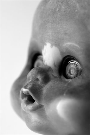 simsearch:400-03945849,k - Portrait of a dirty doll face in black and white Foto de stock - Royalty-Free Super Valor e Assinatura, Número: 400-03950654