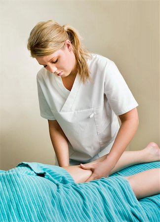 simsearch:400-03951218,k - A detail image of a female leg being massaged. Foto de stock - Royalty-Free Super Valor e Assinatura, Número: 400-03951223