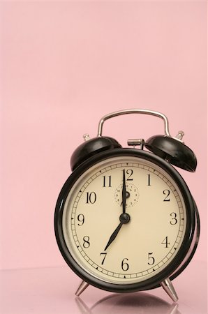 The black alarm clock is on a pink background Stockbilder - Microstock & Abonnement, Bildnummer: 400-03951488