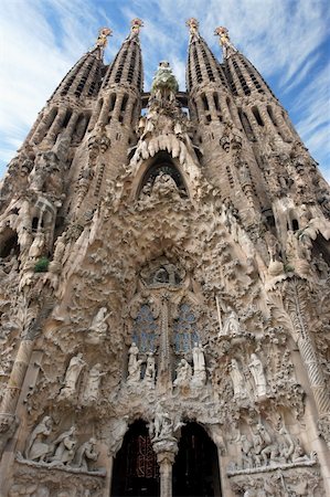 simsearch:851-02963048,k - Looking up at the unfinished church of Sagrada Familia in Barcelona Spain. Stock Photo - Budget Royalty-Free & Subscription, Code: 400-03951564