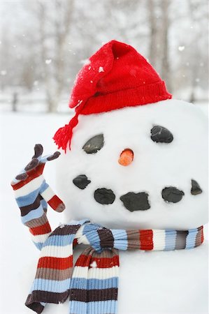 simsearch:400-04048124,k - Building a snowman with red hat on a cold wintry day Stock Photo - Budget Royalty-Free & Subscription, Code: 400-03951623