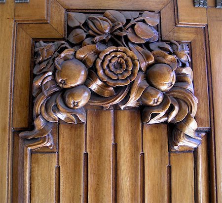 A carved wooden door from an Art Deco building Foto de stock - Super Valor sin royalties y Suscripción, Código: 400-03952064