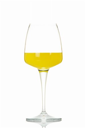 simsearch:859-06537804,k - A glass with yellow beverage, reflected on white background Stock Photo - Budget Royalty-Free & Subscription, Code: 400-03952125