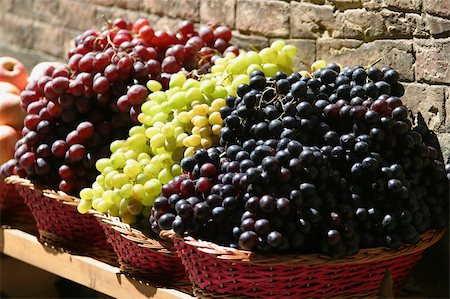 Grapes for sale at a market on the streets of Siena, Tuscany, Italy Stock Photo - Budget Royalty-Free & Subscription, Code: 400-03952496