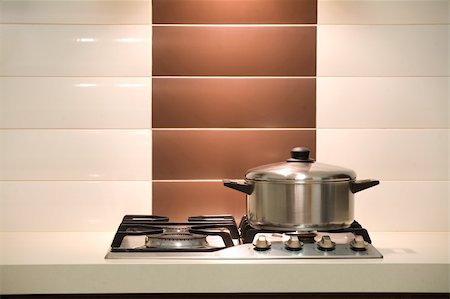 simsearch:614-06402999,k - Modern kitchen / Saucepan on an oven Foto de stock - Super Valor sin royalties y Suscripción, Código: 400-03952752