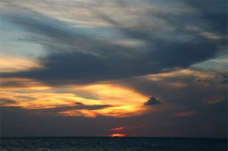 Sunrise on the Indian ocean - maldives Stock Photo - Budget Royalty-Free & Subscription, Code: 400-03952810