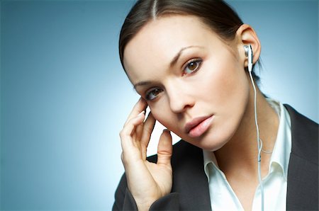 simsearch:632-06779260,k - Beautiful and sexy brunette business woman isolated on clear background with headphones is listen to the music. Foto de stock - Super Valor sin royalties y Suscripción, Código: 400-03953399