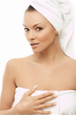 scale makeup woman - Portrait of Fresh and Beautiful brunette woman wearing white towel on her head Foto de stock - Super Valor sin royalties y Suscripción, Código: 400-03953544