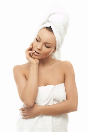scale makeup woman - Portrait of Fresh and Beautiful brunette woman wearing white towel on her head Foto de stock - Super Valor sin royalties y Suscripción, Código: 400-03953569