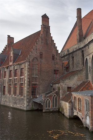 Old houses on a channel in Brugge (Bruges), Belgium Photographie de stock - Aubaine LD & Abonnement, Code: 400-03953669