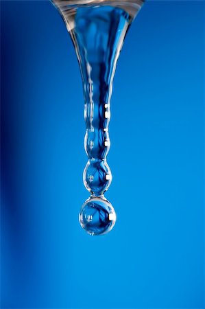 simsearch:400-05052693,k - Water dropping on blue background Stock Photo - Budget Royalty-Free & Subscription, Code: 400-03964135