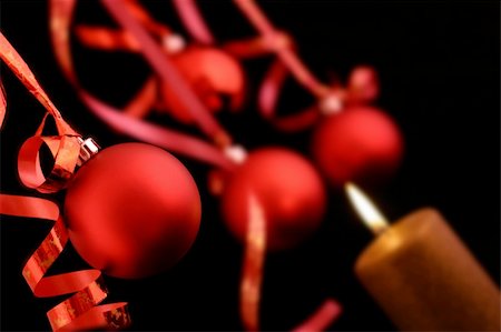 simsearch:696-03402839,k - Red balls - Christmas decoration Photographie de stock - Aubaine LD & Abonnement, Code: 400-03964717