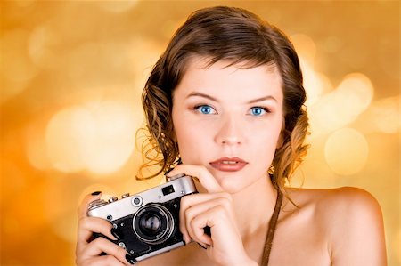 simsearch:400-03965656,k - a glamorous girl in the evening dress holding a camera Photographie de stock - Aubaine LD & Abonnement, Code: 400-03965645