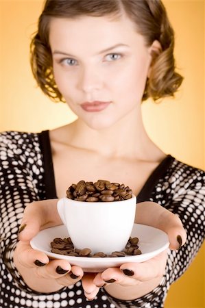 simsearch:400-03965676,k - fashion girl with a coffee cup Foto de stock - Super Valor sin royalties y Suscripción, Código: 400-03965664