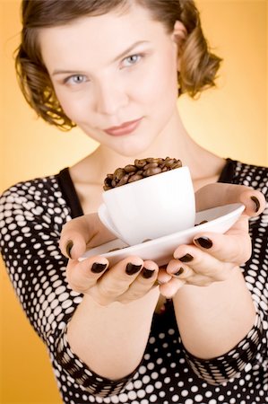simsearch:400-03965676,k - fashion girl with a coffee cup Foto de stock - Super Valor sin royalties y Suscripción, Código: 400-03965665