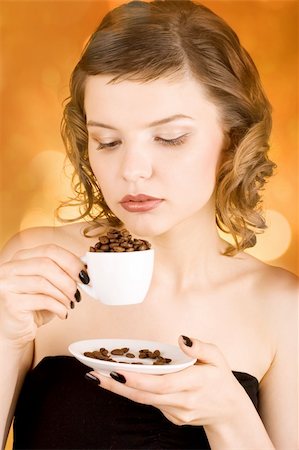 simsearch:400-03965656,k - glamorous girl with a coffee cup Photographie de stock - Aubaine LD & Abonnement, Code: 400-03965661