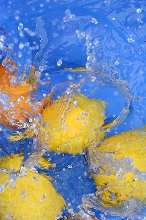 simsearch:400-03966401,k - Oranges and lemons in water Stock Photo - Budget Royalty-Free & Subscription, Code: 400-03966406