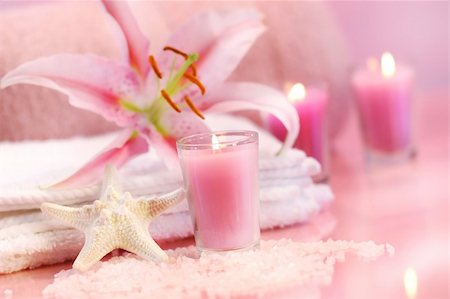 simsearch:400-03950235,k - Pink soothing spa feeling with flower and pink candles Photographie de stock - Aubaine LD & Abonnement, Code: 400-03967116