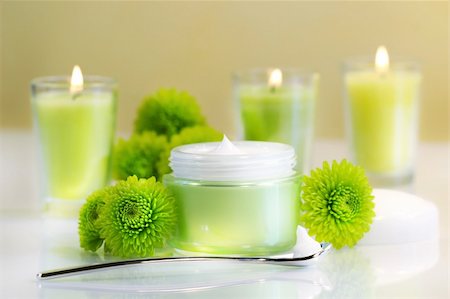 simsearch:689-03123953,k - Moisturizing face cream with candles Stock Photo - Budget Royalty-Free & Subscription, Code: 400-03967118