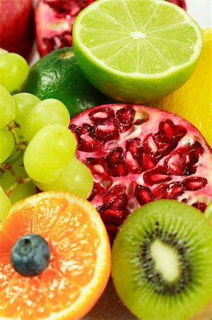 simsearch:400-08618279,k - Fresh fruits with lot of vitamins Photographie de stock - Aubaine LD & Abonnement, Code: 400-03967140