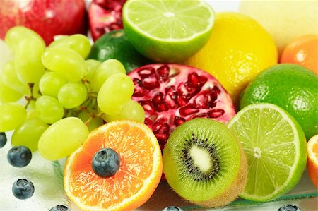 simsearch:400-08618279,k - Fresh fruits with lot of vitamins Photographie de stock - Aubaine LD & Abonnement, Code: 400-03967141