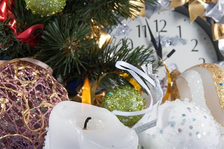 simsearch:693-06018743,k - Festive Christmas composition with clock, various holiday balls candle and other adornments (focus only on candle) Fotografie stock - Microstock e Abbonamento, Codice: 400-03967482