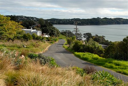 Winding road down to Oneroa Bay, Waiheke Island, New Zealand Fotografie stock - Microstock e Abbonamento, Codice: 400-03967650