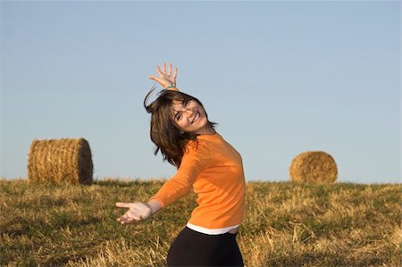 simsearch:400-04123668,k - Beautiful woman open is arms  in a field with hay bales Stock Photo - Budget Royalty-Free & Subscription, Code: 400-03968274