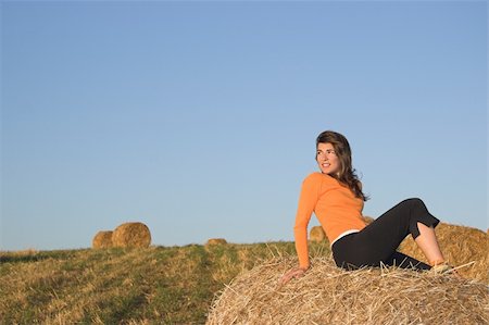 simsearch:400-04123668,k - Beautiful woman in a field with hay bales Stock Photo - Budget Royalty-Free & Subscription, Code: 400-03968276