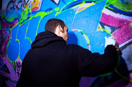 spritzlack - urban lifestyle: young man painting on a wall Stockbilder - Microstock & Abonnement, Bildnummer: 400-03968322