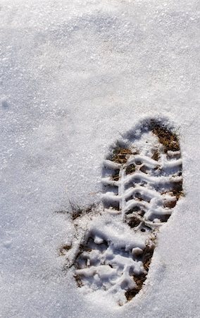 simsearch:6119-07587390,k - a large hiking footprint on white snow. Foto de stock - Super Valor sin royalties y Suscripción, Código: 400-03968382