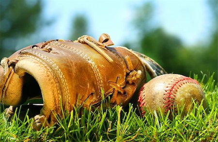 Old baseball glove and ball on the grass Stock Photo - Budget Royalty-Free & Subscription, Code: 400-03968895