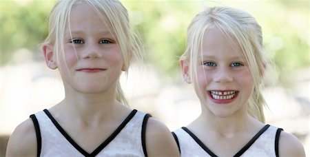simsearch:400-05014700,k - Two happy twin sisters smiling Fotografie stock - Microstock e Abbonamento, Codice: 400-03968974
