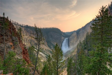 Yellowstone NP. Lower Falls Fotografie stock - Microstock e Abbonamento, Codice: 400-03960289