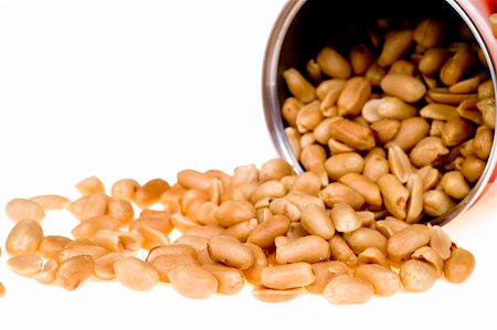 simsearch:700-02347840,k - Peanuts with salt in can isolated on white background Stockbilder - Microstock & Abonnement, Bildnummer: 400-03960457