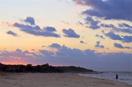 simsearch:400-04379951,k - Tropical holidays sunset & beach. Signe woman walking on a beach Foto de stock - Royalty-Free Super Valor e Assinatura, Número: 400-03960560