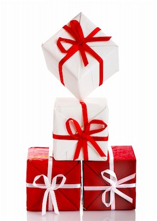 simsearch:400-03956490,k - Christmas season! Small gift boxes with reflection Stockbilder - Microstock & Abonnement, Bildnummer: 400-03960867