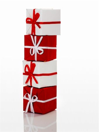 simsearch:400-03956490,k - Christmas season! Small gift boxes with reflection Stockbilder - Microstock & Abonnement, Bildnummer: 400-03960863