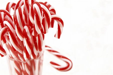 simsearch:400-04259407,k - Lots of candy canes on isolated background Stock Photo - Budget Royalty-Free & Subscription, Code: 400-03961235