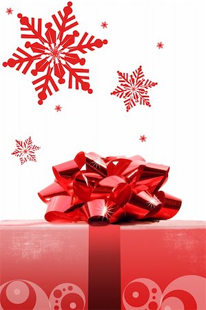 simsearch:400-03961239,k - Red Christmas gift in isolated white background Photographie de stock - Aubaine LD & Abonnement, Code: 400-03961239