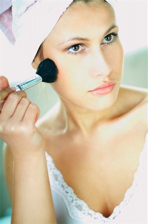 simsearch:400-04624187,k - Pretty woman applying make up with white towel on her head Fotografie stock - Microstock e Abbonamento, Codice: 400-03961508