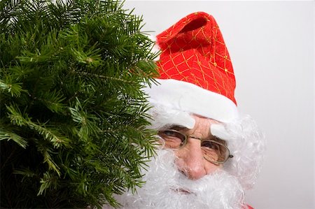 simsearch:400-03919056,k - Traditional old Santa Claus with christmas tree Photographie de stock - Aubaine LD & Abonnement, Code: 400-03962398