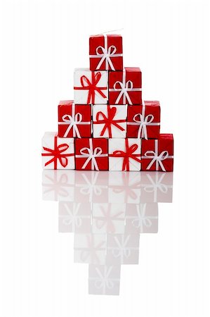 simsearch:400-03961239,k - Christmas season! Small gift boxes with reflection Photographie de stock - Aubaine LD & Abonnement, Code: 400-03962859