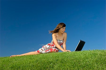 Woman in outdoor study with a laptop Stock Photo - Budget Royalty-Free & Subscription, Code: 400-03962869