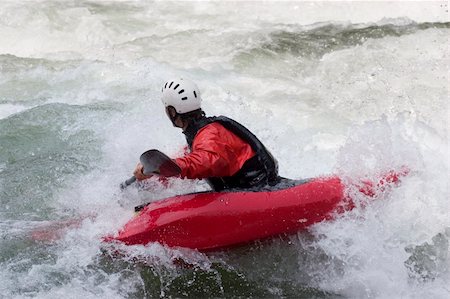 simsearch:400-03945337,k - Red kayak in the rapids of a whitewater river. Noguera Pallaresa - Spain. Photographie de stock - Aubaine LD & Abonnement, Code: 400-03963893