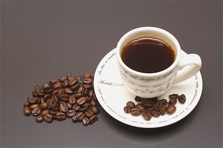 simsearch:622-07841278,k - A cup of black coffee and beans on a saucer Foto de stock - Super Valor sin royalties y Suscripción, Código: 400-03963950