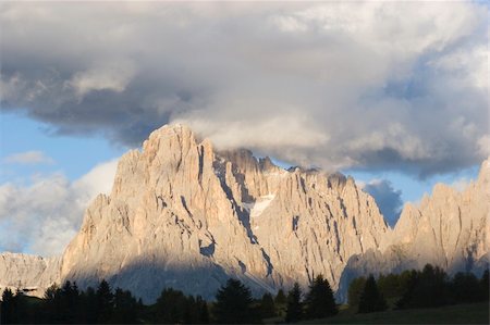 Panoramic view of the Langkofel at sunset - Dolomites - Italy Foto de stock - Super Valor sin royalties y Suscripción, Código: 400-03963984