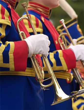 The person in military historicak suit holds a trumpet Photographie de stock - Aubaine LD & Abonnement, Code: 400-03974078