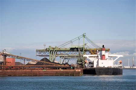 simsearch:400-04607722,k - Bulk carriers at the Port of Rotterdam Fotografie stock - Microstock e Abbonamento, Codice: 400-03975013