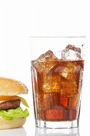 simsearch:400-04035891,k - Cheeseburger and soda glass, reflected on white background Fotografie stock - Microstock e Abbonamento, Codice: 400-03975051